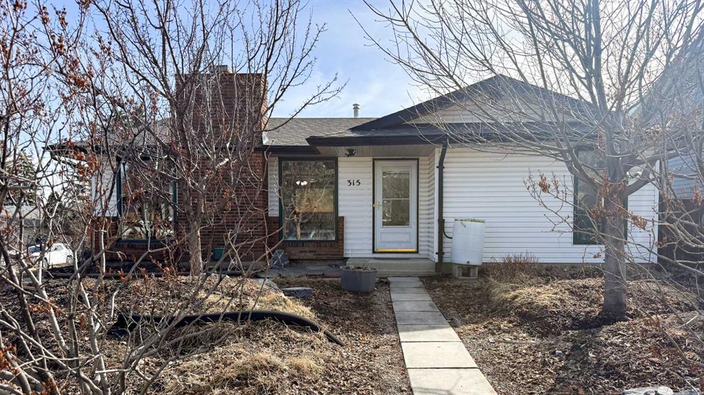 315 Pinecrest Crescent NE