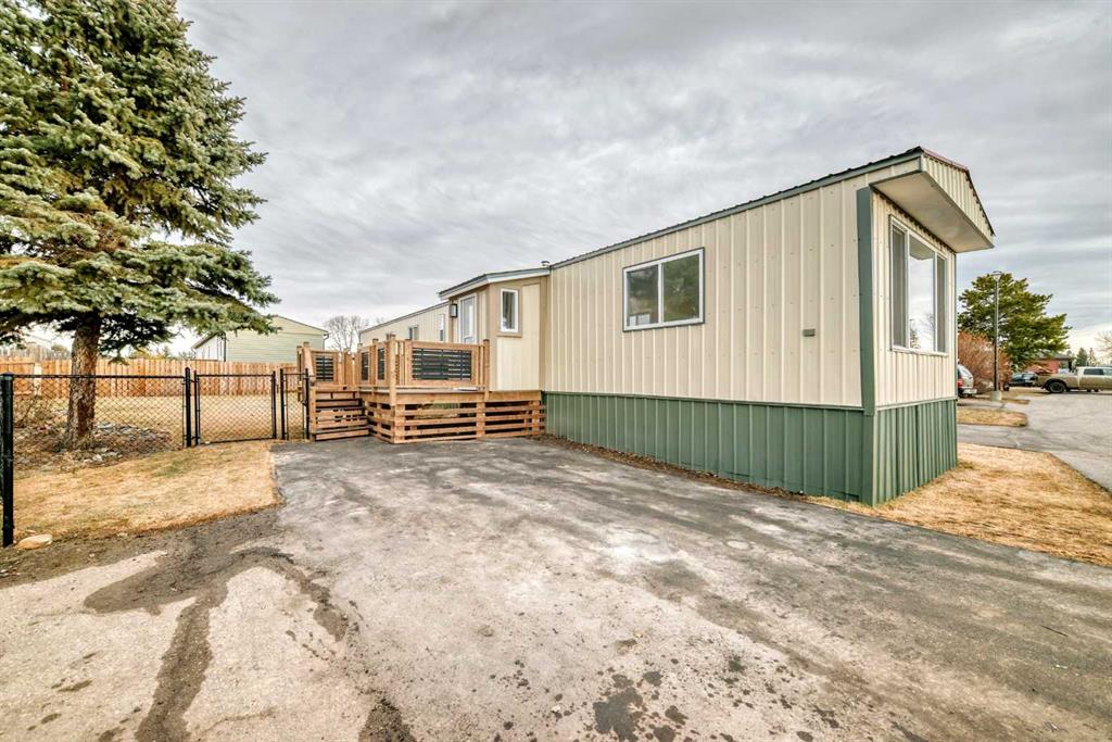 318 Aurora Drive NE