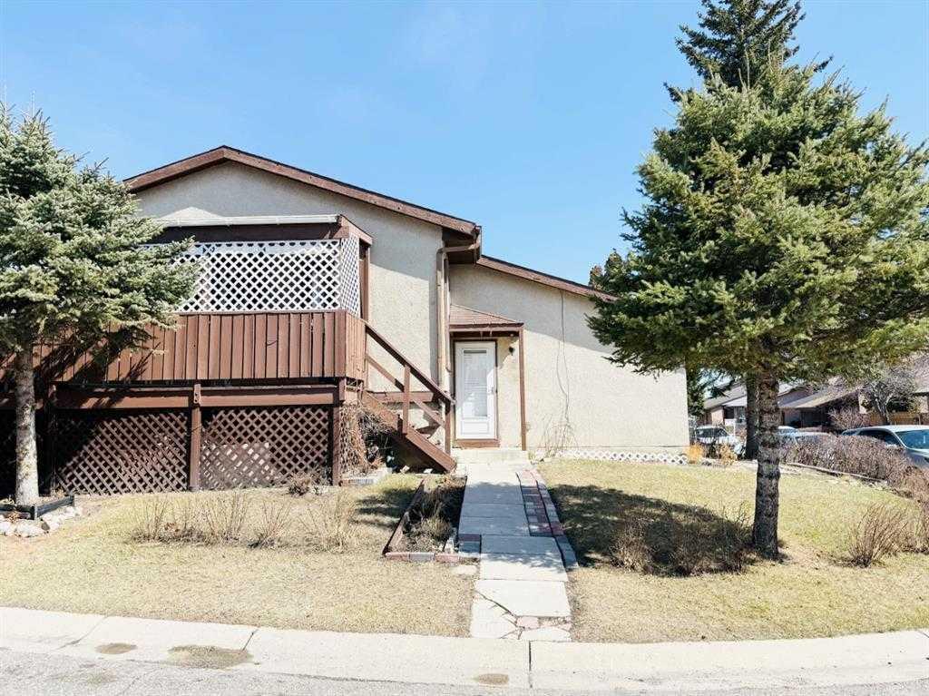 15 PINECLIFF Close NE
