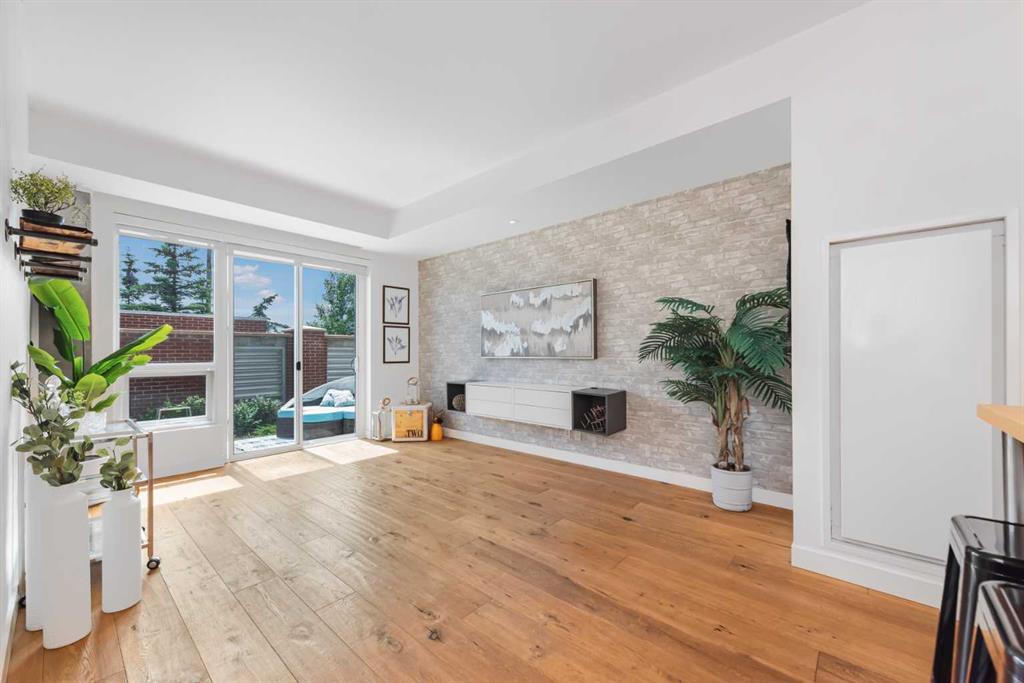125-63 Inglewood Park SE