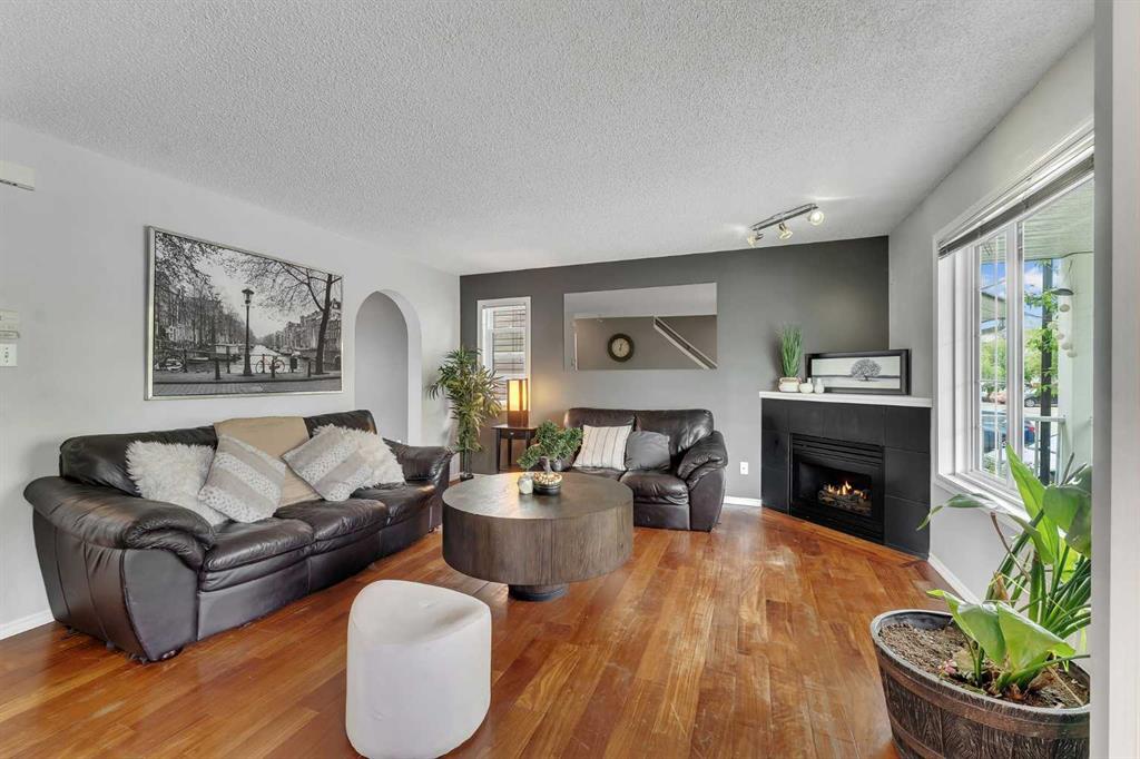 27-4 Stonegate Drive NW