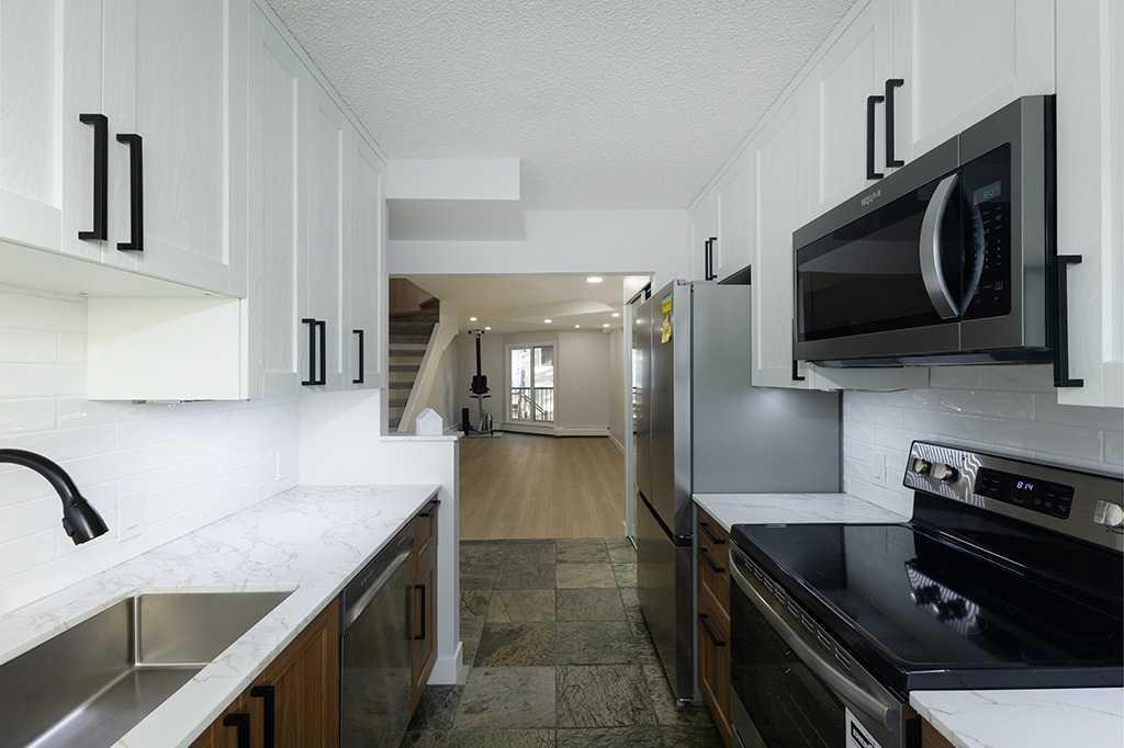 18-2400 15 Street SW