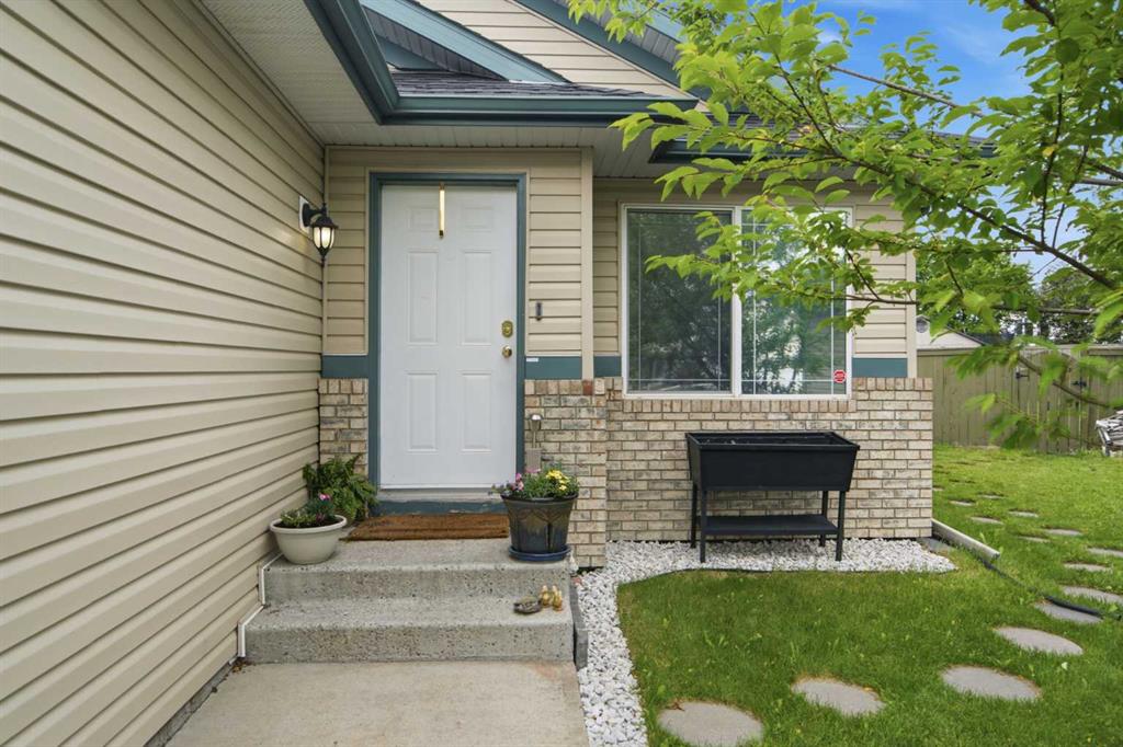 109 Canoe Square SW