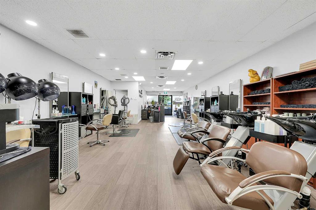 222 16 Avenue NE, Tuxedo Park