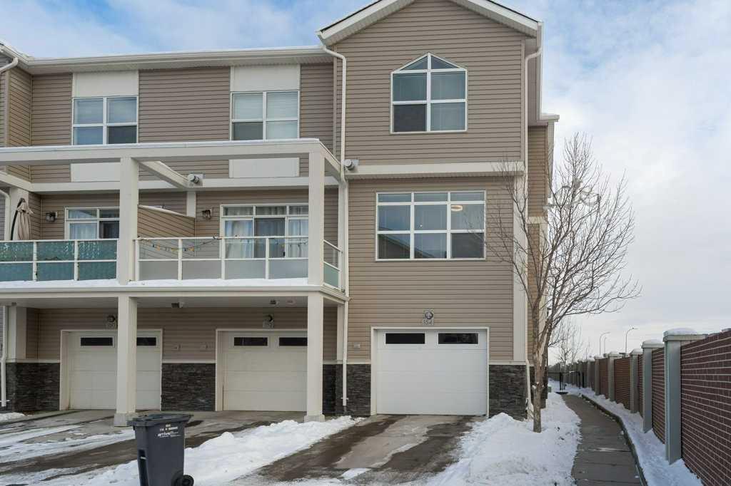154 Redstone View NE