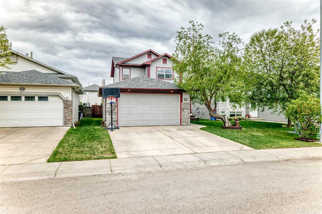 208 Stonegate Crescent NW