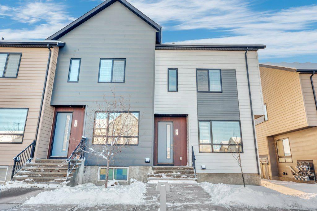 514 Redstone Crescent NE