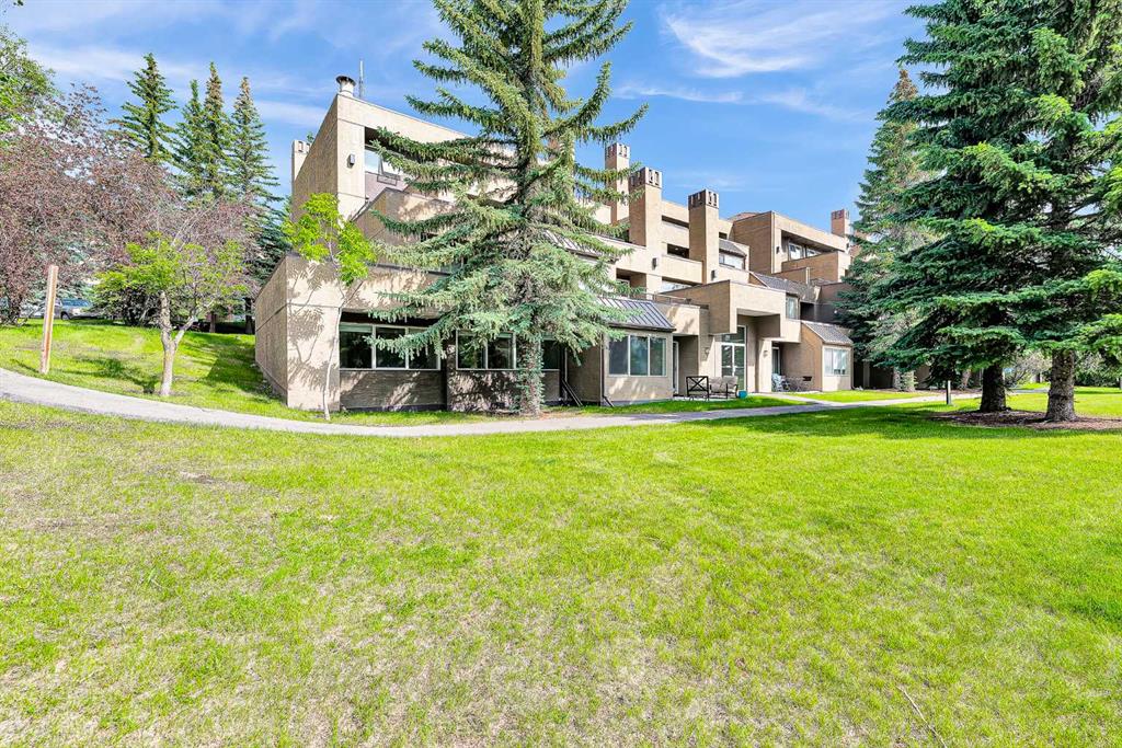 1-108 Village Heights SW