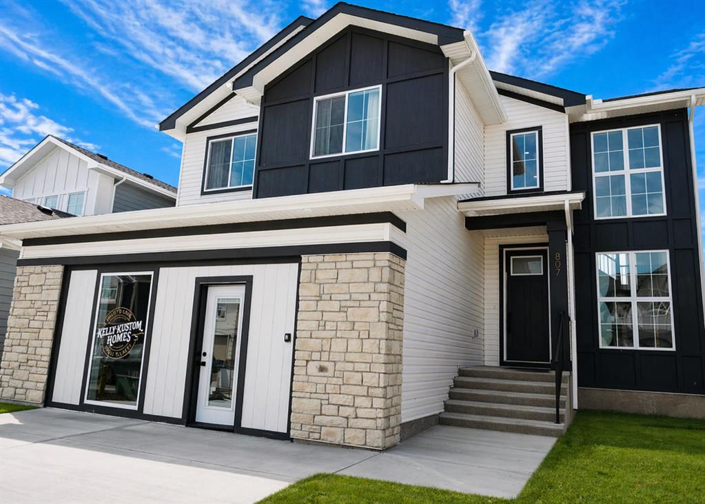 807 Lakewood Circle, Lakewood