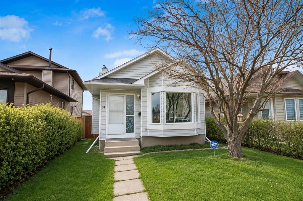 37 Martingrove Way NE