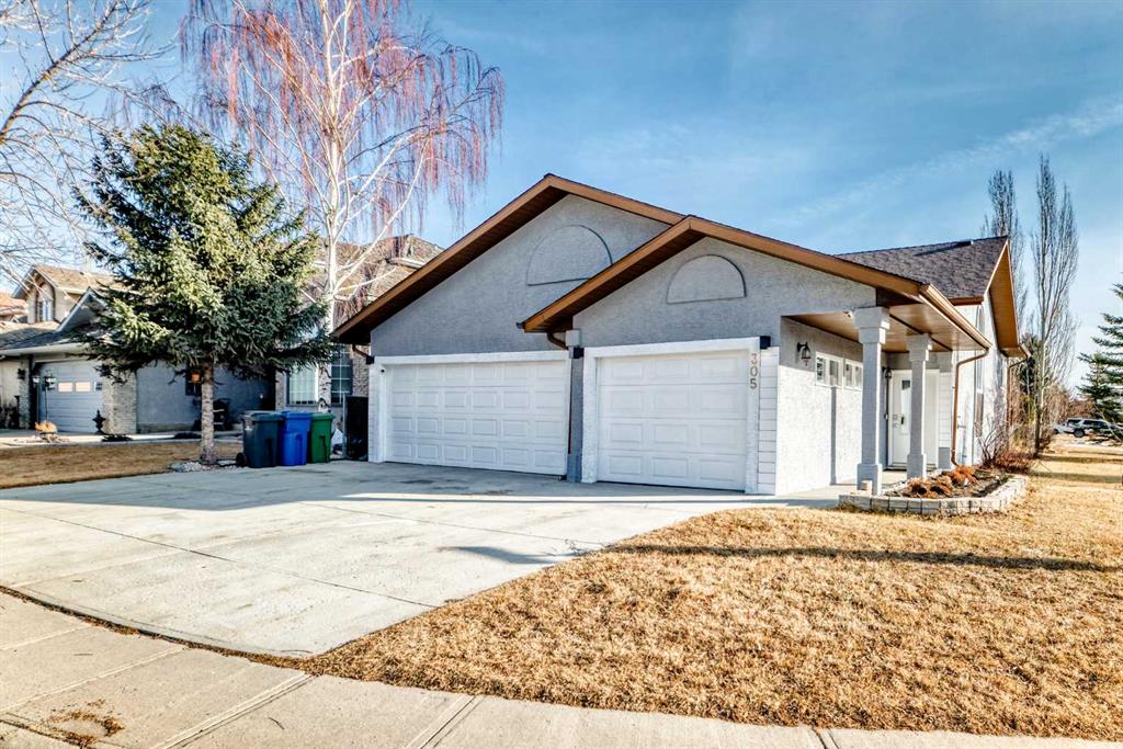305 Lakeside Greens Crescent