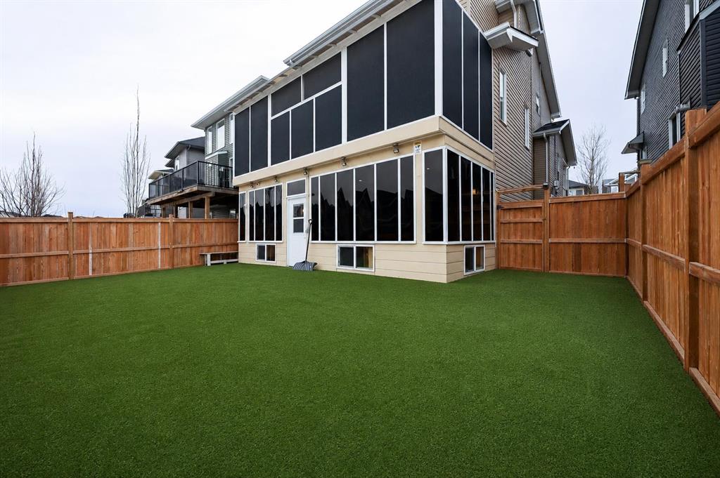 99 Evansglen Circle NW