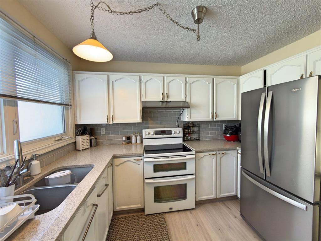 9-1111 Canterbury Drive SW