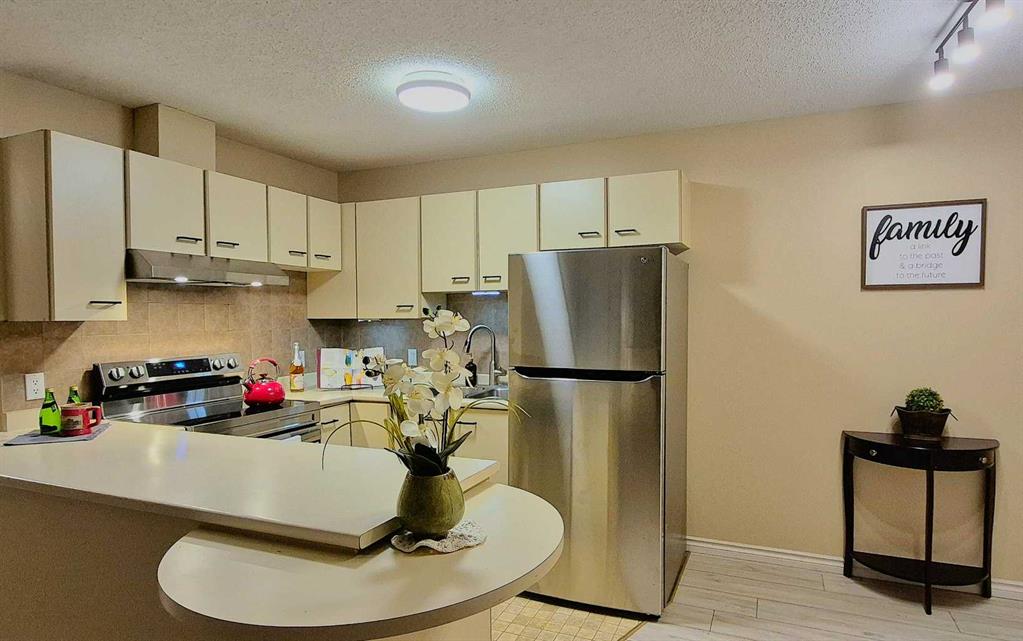 22-2722 EDENWOLD Heights NW