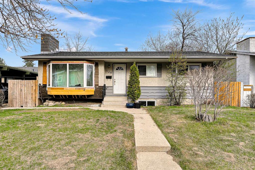 924 Hunterston Hill NW