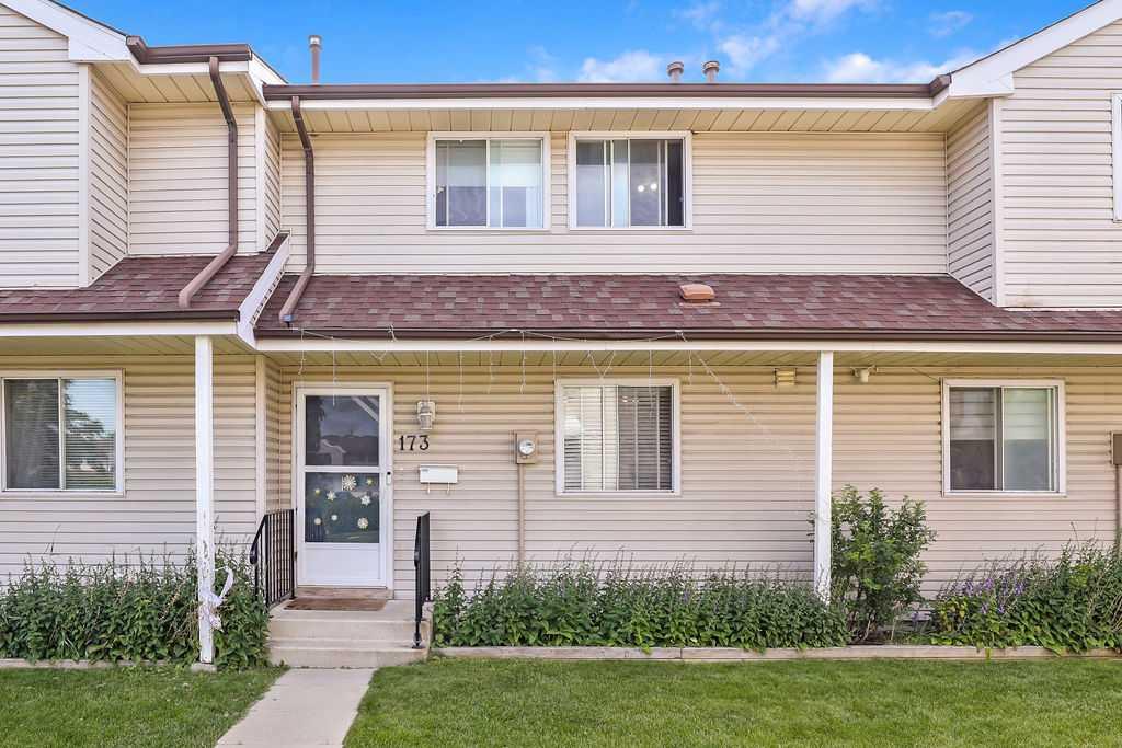 173-20 Falbury Crescent NE