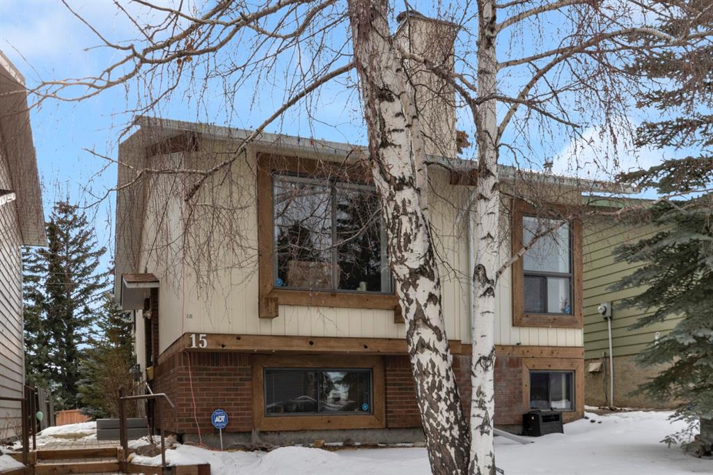 15 Coach Manor Rise SW
