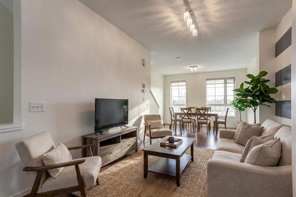 215 Copperpond Common SE