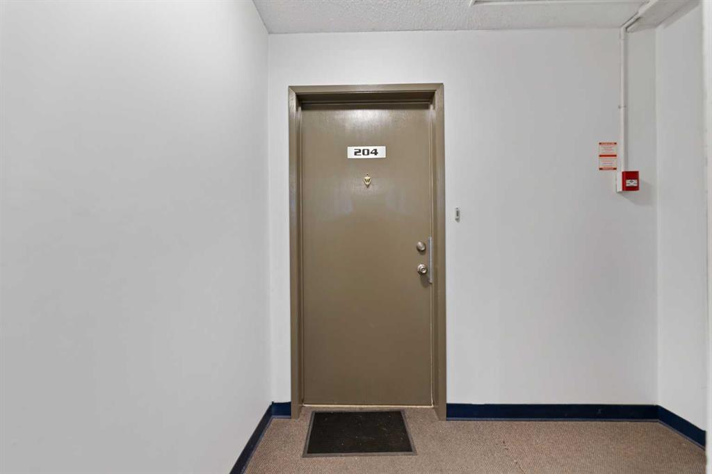 204-4328 4 Street NW