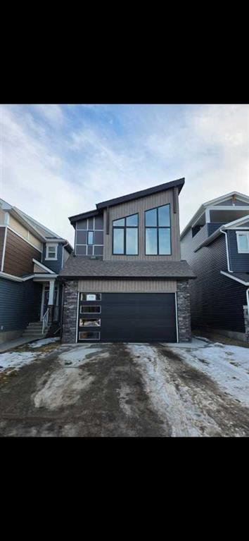 138 Silver Spruce Grove SW