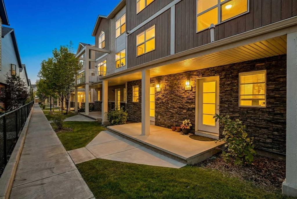 108 Redstone View NE