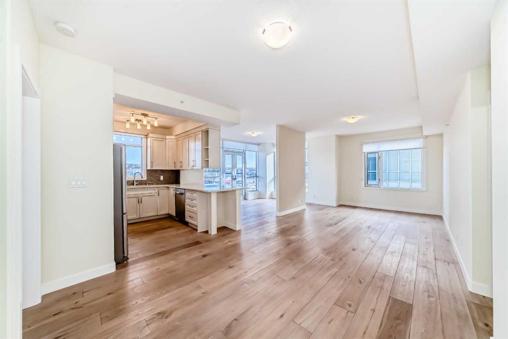 802-16 Varsity Estates Circle NW