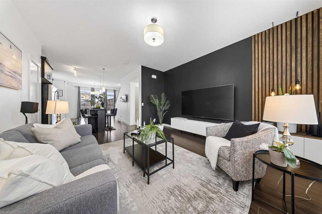 404 Redstone View NE