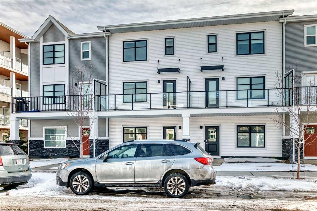 693 Savanna Boulevard NE