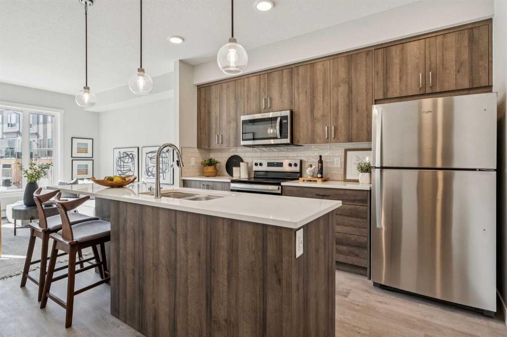 208-655 Shawnee Square SW