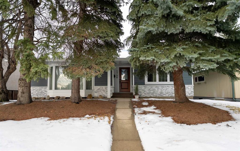 1748 Lake Bonavista Drive SE