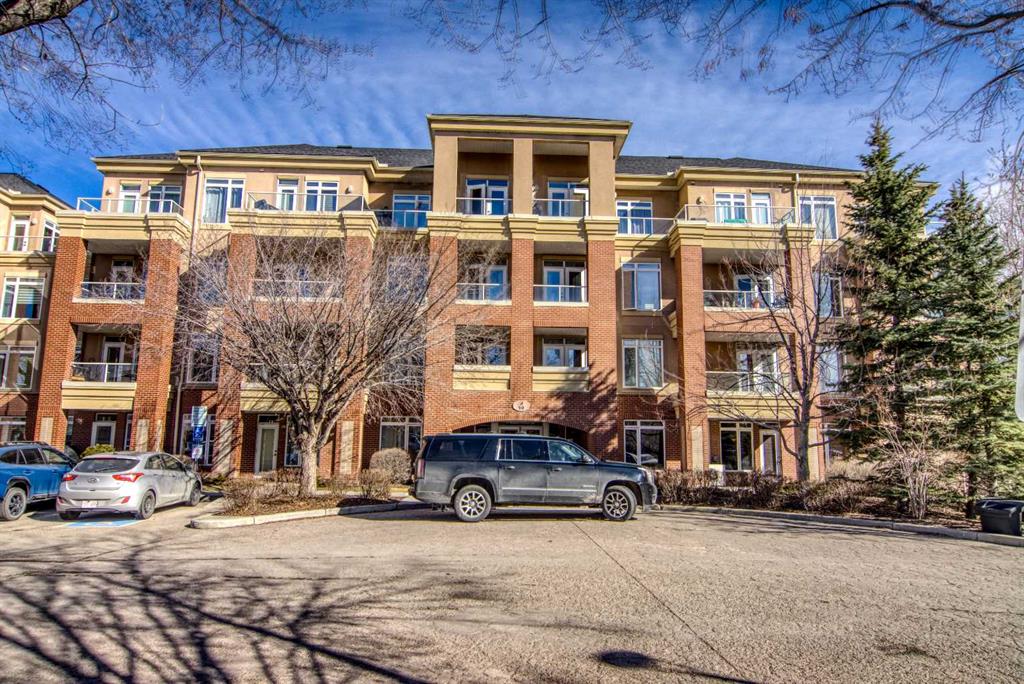 208-10 Hemlock Crescent SW